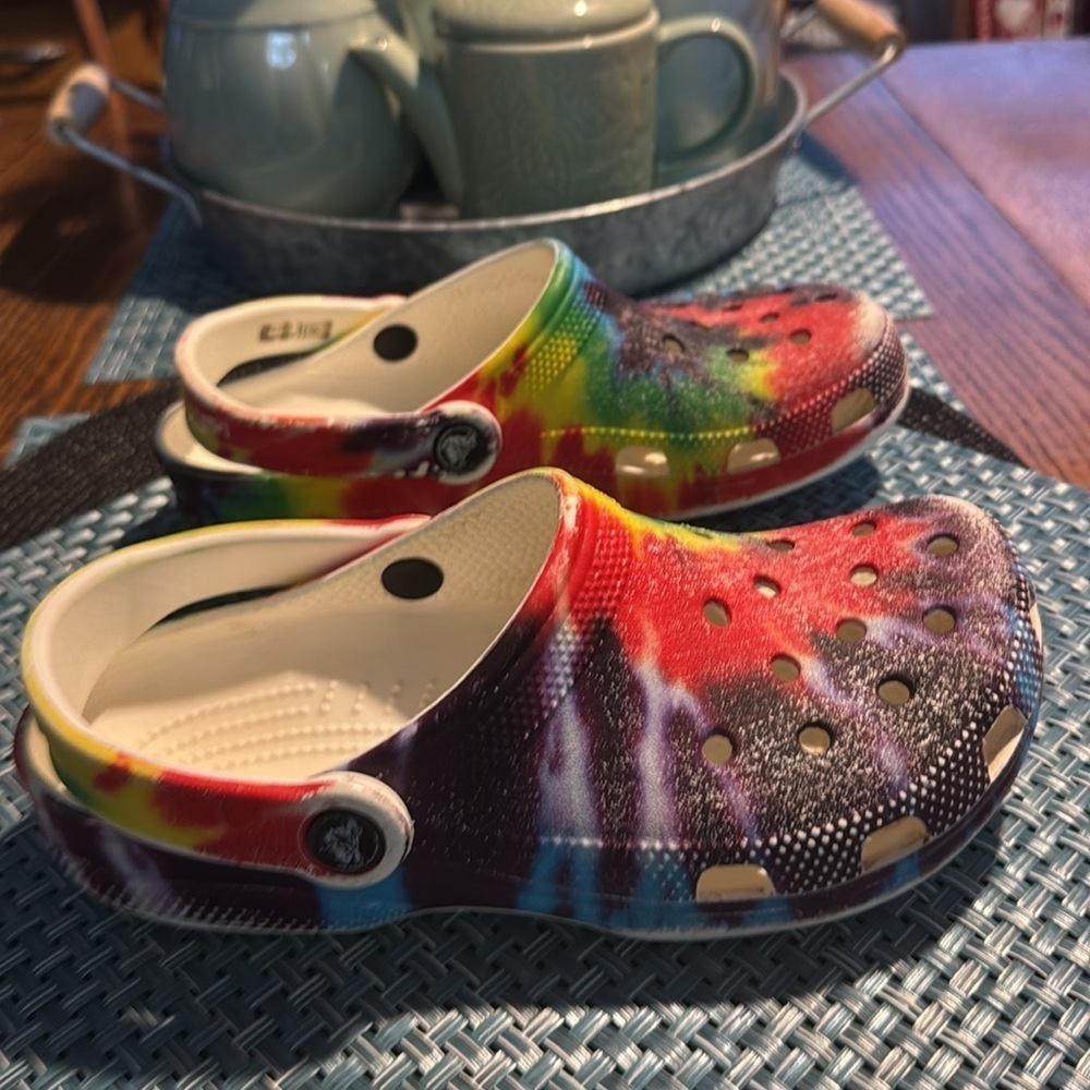 Crocs Classic Tie Dye Graphic Clogs Shoes Men Size 4, Women Size 6 - Picture 2 of 7